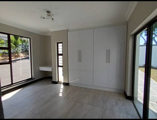 6 BEDROOM FREEHOLD FOR SALE IN LA LUCIA